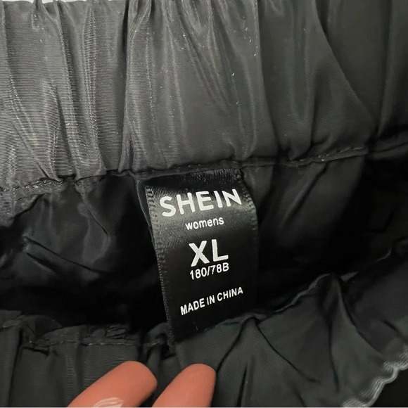 Black Y2K  baggy parachute pants - Picture 2 of 4